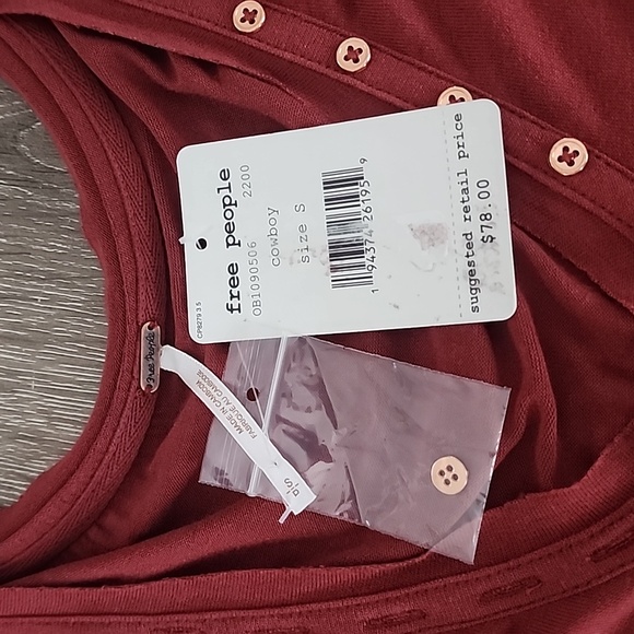 Free People Birdie Henley Top in Cowboy Flowy Tunic Top Brick Red Small - Picture 3 of 13